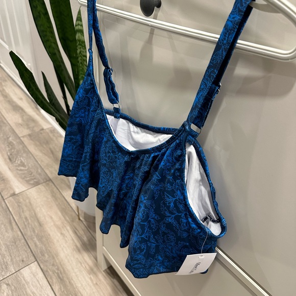 Meet Curve 3xl brand new, never worn bikini top. - Picture 2 of 3